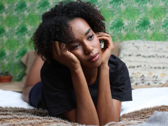 fa887681-524e-48ec-aeef-1bf0fc250921-woman-confused-bed