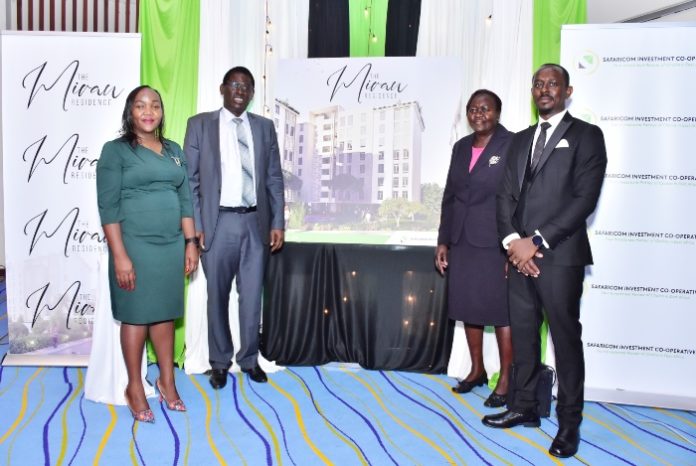 Safaricom Investment CEO Sarah Wahogo (L) , Commissioner for Co-operatives David Obonyo, Safaricom Investment Chairman Peter Gichangi and Nairobi County Director of Co-operatives Dolphine Aremo (R) (1)