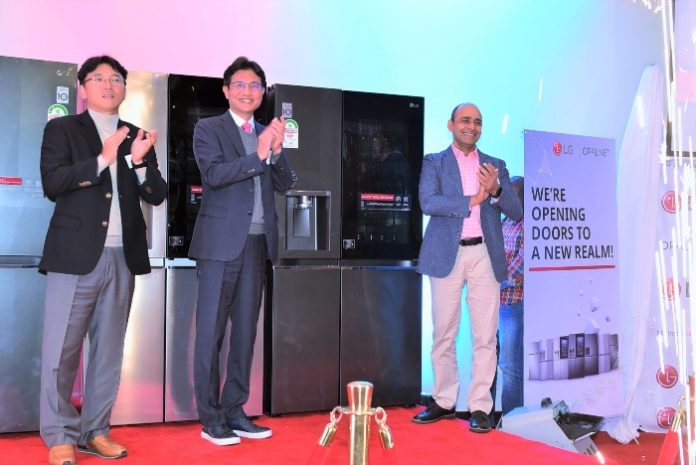 Photo one (1) Top Freezers refrigerator