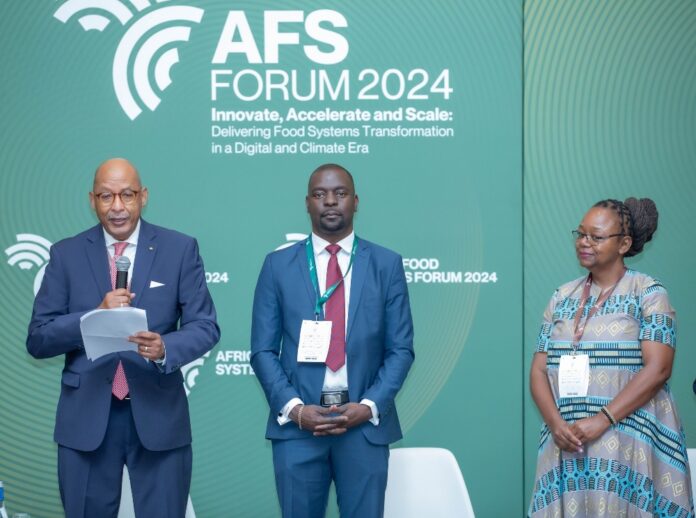 (L-R) Ibrahim Mayaki, AU Special Envoy on Food Systems, Tinotenda Mhiko CEO Agriculture and Rural Development Authority, Dr. Dorothy Okello Africa Food Prize Committee Member (1)