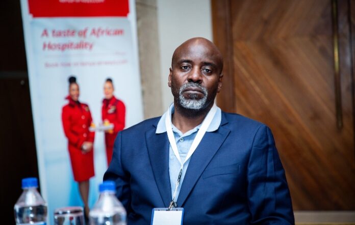 Leonard Khafafa (1) 10 aviation lessons